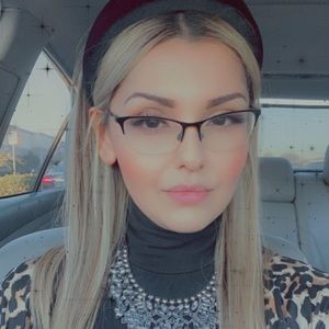 Meet your Posher, Luz